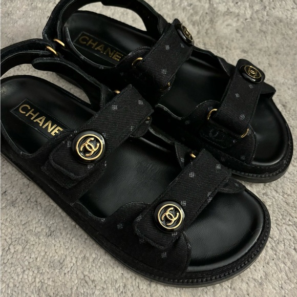 CHANEL 🖤 23P Classic Black Denim Dad Sandals - Size 38.5 *RARE* - Picture 14 of 14